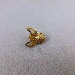 943/51 Monet Bee Pin 3/4 in
